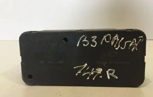 Volkswagen PASSAT B3 Central locking vacuum pump 357962257