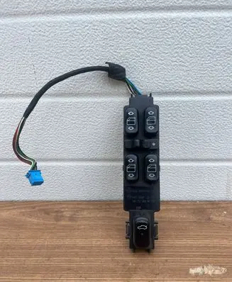Mercedes-Benz S W220 Electric window control switch 2208201010 601698005