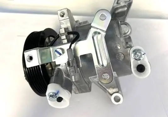 Subaru Forester SJ Air conditioning (A/C) compressor (pump) 73111FJ051