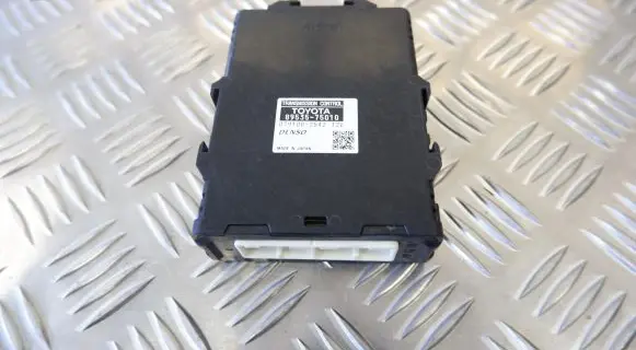 Toyota Prius (XW30) Gearbox control unit/module 8953575010