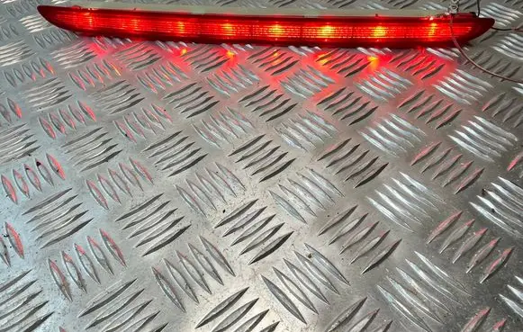 Volkswagen Touareg II Third/center stoplight 7P6945087A
