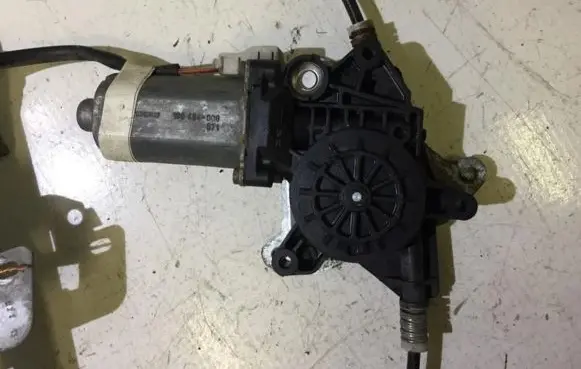 Renault Espace III Rear door window regulator motor 0130821631