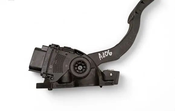 Volvo XC70 Accelerator throttle pedal bracket 31329058
