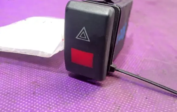 Skoda Octavia Mk1 (1U) Hazard light switch 1J0953235