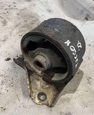 Hyundai Tucson JM Engine mount bracket
