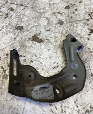 Volkswagen Golf Sportsvan Fender mounting bracket 510821135C