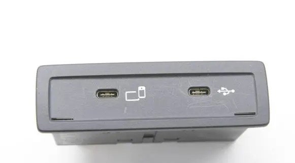 Mercedes-Benz Sprinter W907 W910 USB socket connector A1678201302