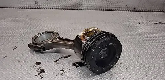 Volkswagen Transporter - Caravelle T5 Piston with connecting rod 