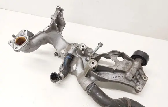 Mercedes-Benz CLA C117 X117 W117 Generator/alternator bracket A6512011709