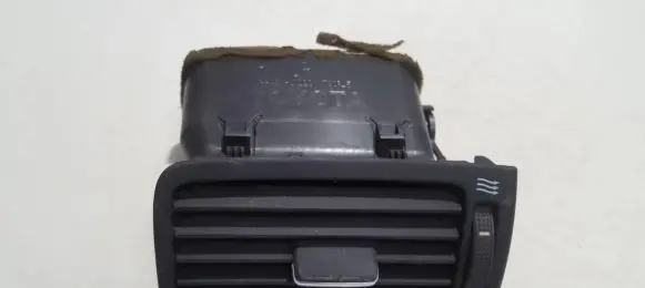 Toyota Avensis T250 Dashboard side air vent grill/cover trim TS0P5
