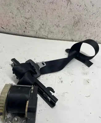 Ford Focus Front seatbelt 33040326