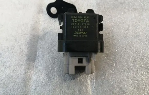 Toyota Avensis T270 Glow plug pre-heat relay 2861067010 1567000671