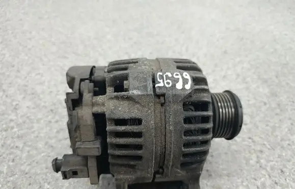 Volkswagen Golf VI Generator/alternator 038903023L
