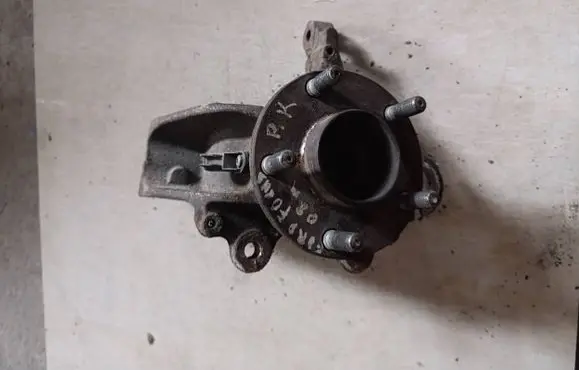 Ford Focus Front wheel hub 3M513K171