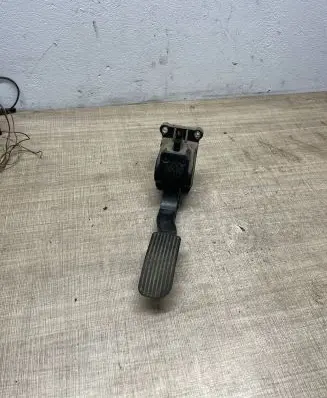 Mercedes-Benz Sprinter W906 Accelerator throttle pedal A9063000404 0280755023 080610A05051
