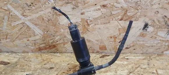 Volvo XC60 Windscreen/windshield washer pump 1007149