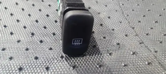 KIA Sedona Windscreen/window heater switch