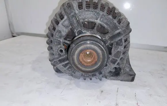 Volvo XC90 Generator/alternator 30667895 0124625024