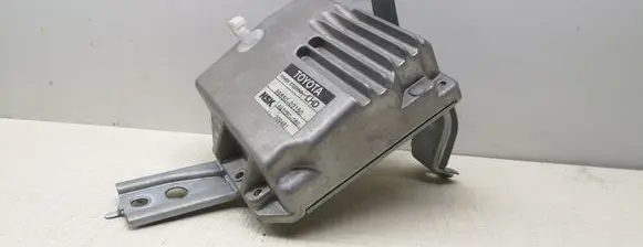 Toyota Corolla E120 E130 Power steering control unit/module 8965002150