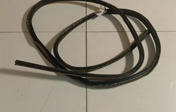 Ford C-MAX I Trunk rubber seal (body) 