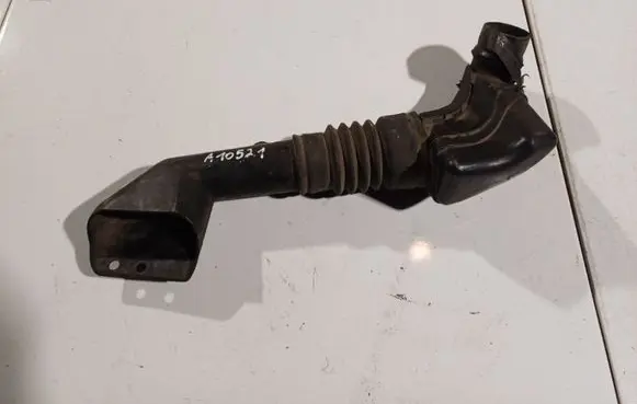 Nissan Note (E11) Air intake hose/pipe 301107A1
