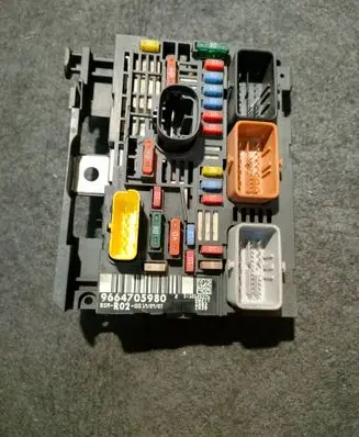 Citroen C4 Grand Picasso Fuse module 9664705980