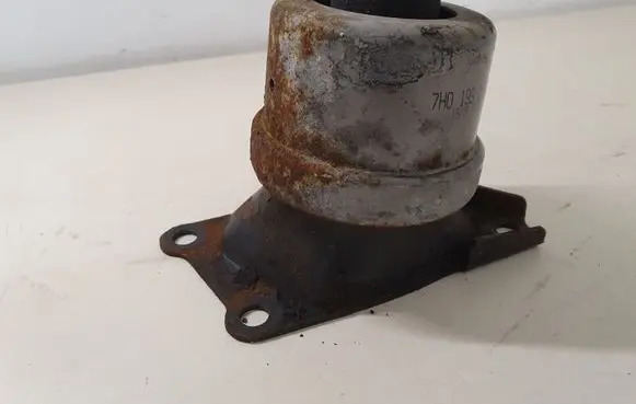 Volkswagen Transporter - Caravelle T5 Engine mount bracket 7H0199256H