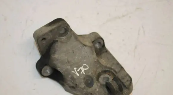 Volvo V70 Engine mounting bracket 30741567 BQ2HA
