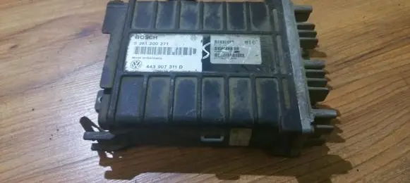 Volkswagen PASSAT B3 Engine control unit/module 0261200271 443907311d