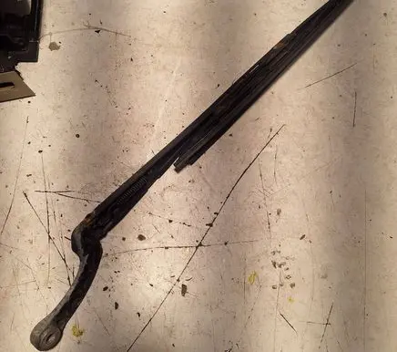 Audi A4 S4 B6 8E 8H Front wiper blade arm 8E1955407A