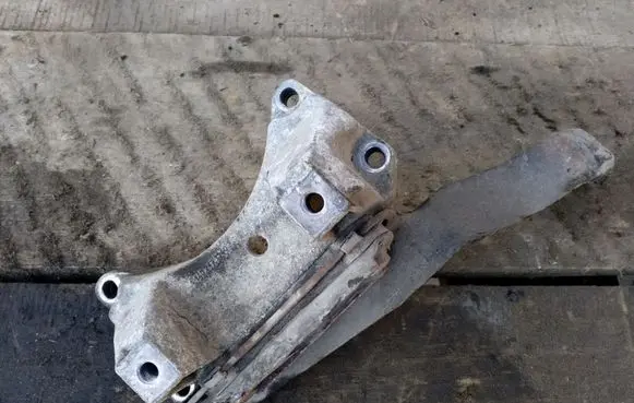 Mercedes-Benz C W203 Gearbox mounting bracket A1402421340