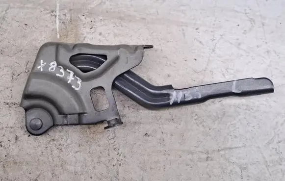 Engine bonnet/hood hinges