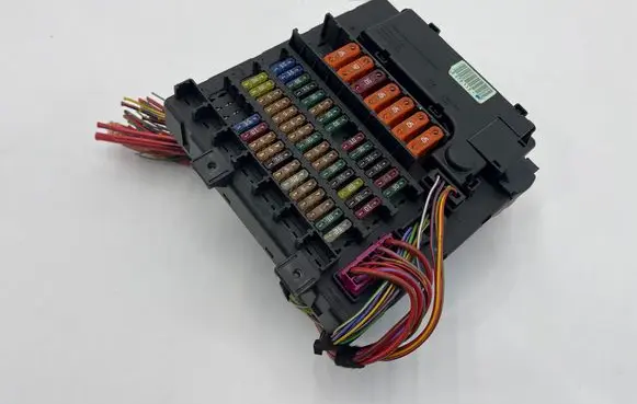 BMW Z4 E85 E86 Fuse module 8378113 6905228