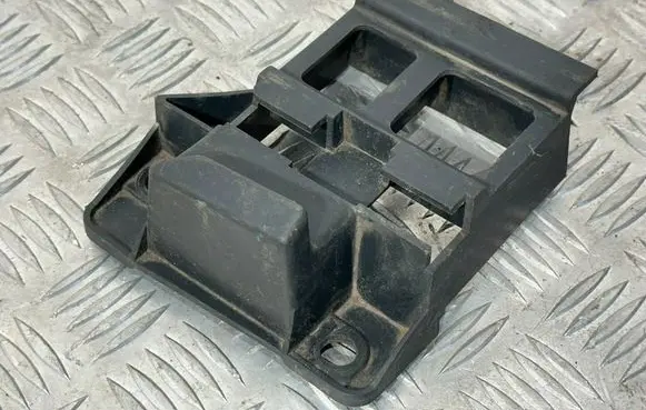 Mercedes-Benz Sprinter W901 W902 W903 W904 Front bumper mounting bracket A9068850263