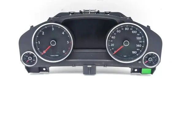 Volkswagen Touareg II Speedometer (instrument cluster) 7P6920981M 0263677082