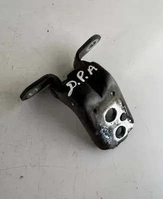 Nissan Navara D40 Front door lower hinge 