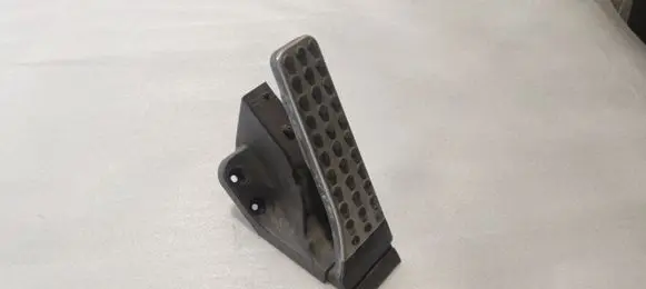 Accelerator throttle pedal