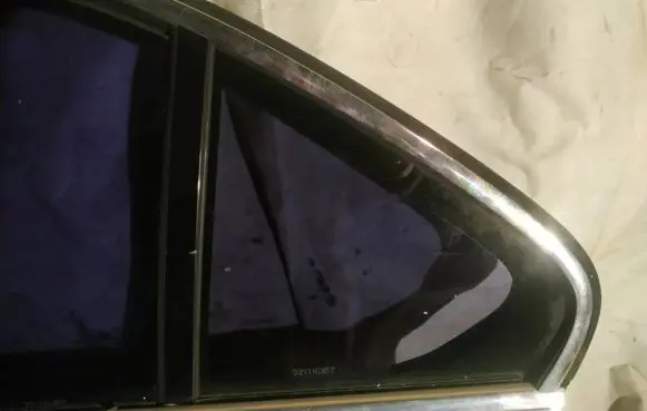 Peugeot 607 Rear vent window glass 
