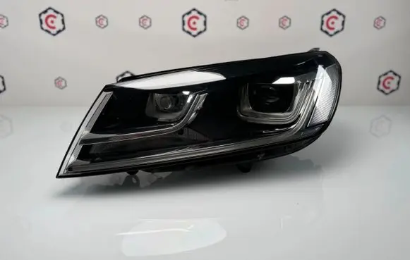 Volkswagen Touareg II Headlight/headlamp 7P0941751B