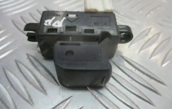 Nissan Tiida C11 Electric window control switch