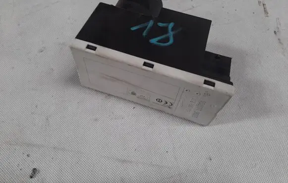 Audi A3 S3 8L Central locking vacuum pump 8D0862257B