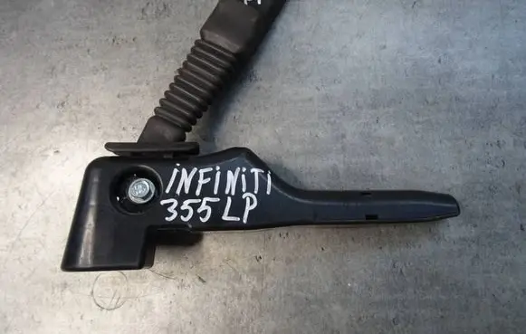 Infiniti FX Front seatbelt