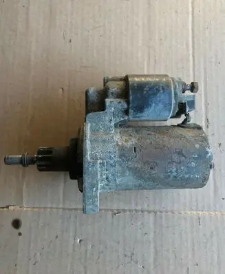 Volkswagen Golf IV Starter motor 02A911023B