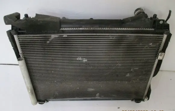 Suzuki Grand Vitara II Coolant radiator