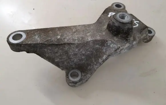 Ford C-MAX I Gearbox mounting bracket 8M517M125MA