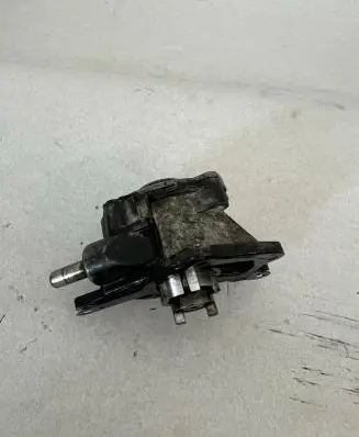 Mercedes-Benz E W211 Vacuum pump A6422300165