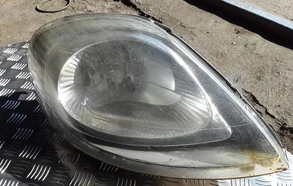 Renault Trafic II (X83) Headlight/headlamp 7700311372