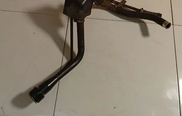 Toyota Avensis T270 Fuel tank filler neck pipe 