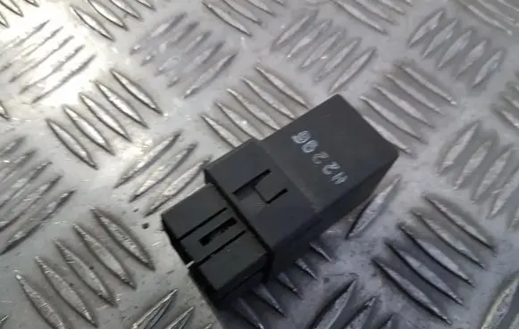 Volvo S40, V40 Other relay MB954185 72TM200
