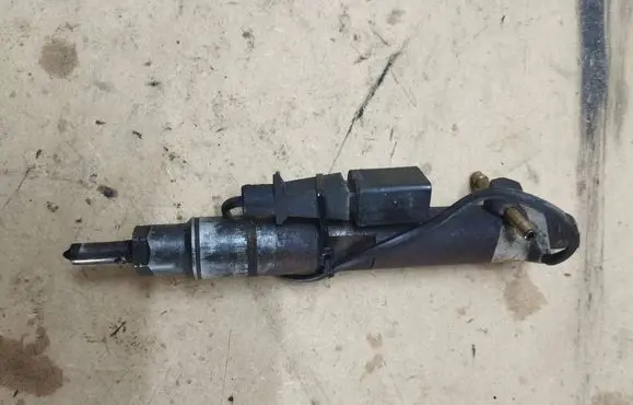 Volkswagen Polo Fuel injector 028130203F